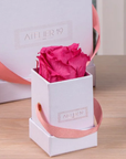 Rose éternelle dans son écrin carré personnalisé