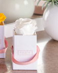 Rose éternelle dans son écrin carré personnalisé