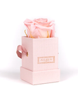 Rose éternelle dans son écrin carré personnalisé