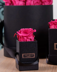 Rose éternelle dans son écrin carré personnalisé