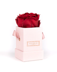 Rose éternelle dans son écrin carré personnalisé