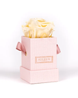 Rose éternelle dans son écrin carré personnalisé