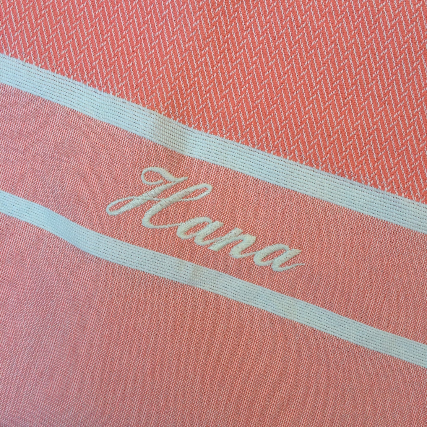 fouta-chevron-corail-personnalisable-serviette-plage-cadeau-personnalisé