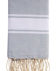 fouta-gris-perle-personnalisation-plage-soleil-bronzage-frange-artisanal