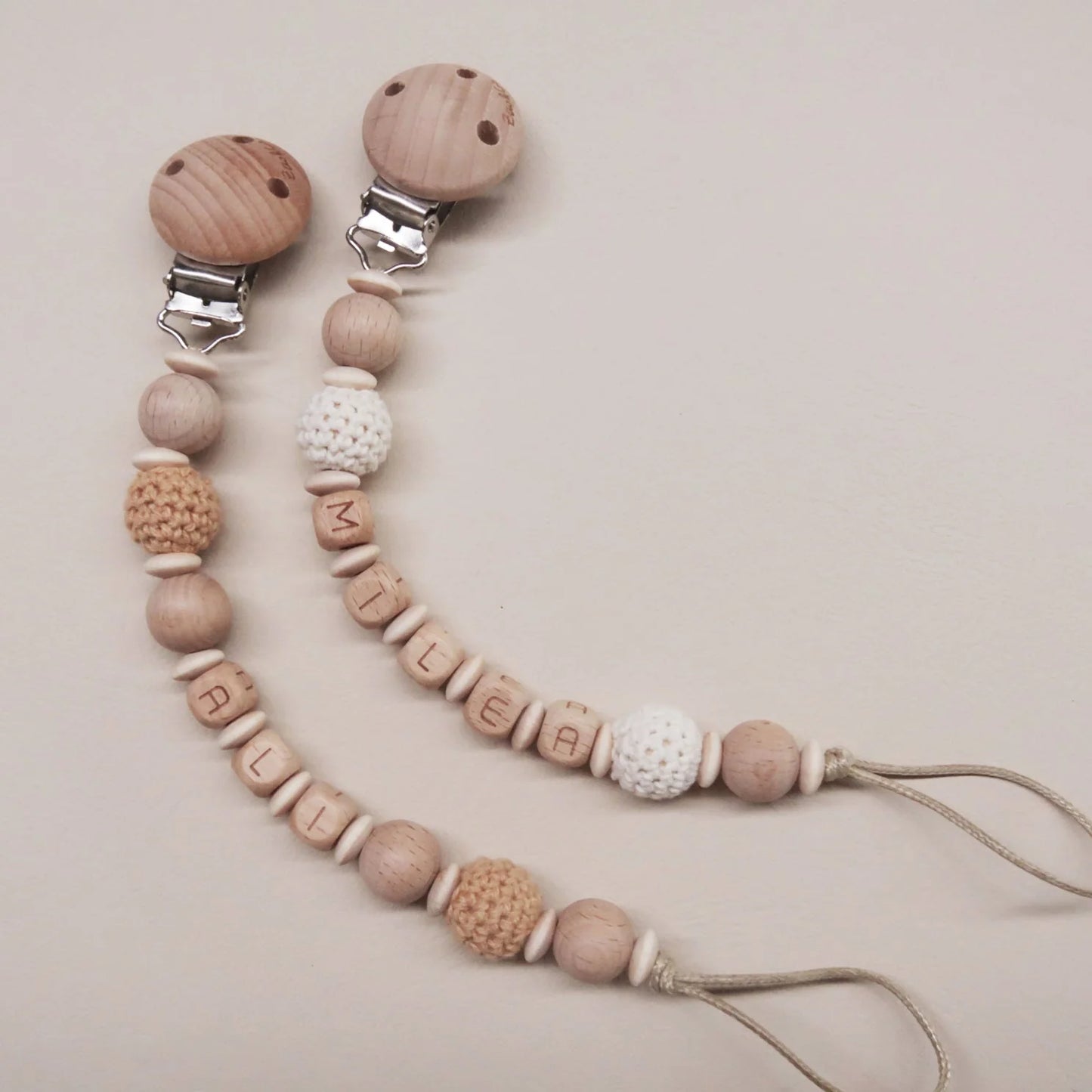 Attache tétine personnalisée - Modèle Hêtre & crochet