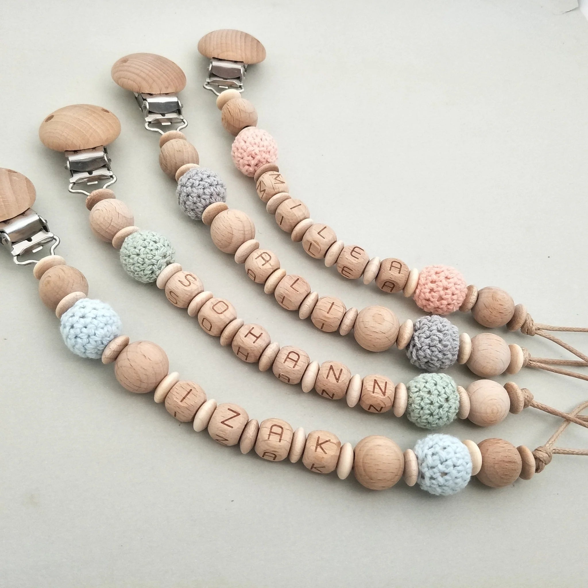 Attache tétine personnalisée - Modèle Hêtre &amp; crochet