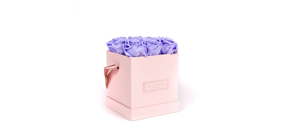 Roses éternelles par 9 dans écrin carré personnalisé