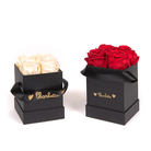 Roses éternelles par 4 dans écrin carré personnalisé