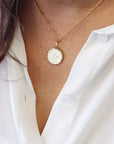 Collier personnalisé médaille ivoire rose des vents - Chaîne perlée - Plaqué Or